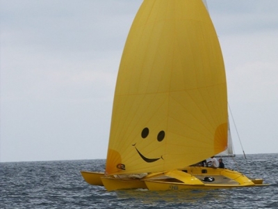 Action Enfance, Loïck Peyron and Spinnaker One will take off together on the sea